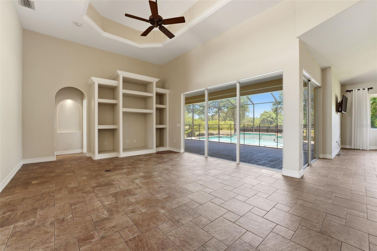 Image 16 of 49 For 7884 Sunny Oaks Drive