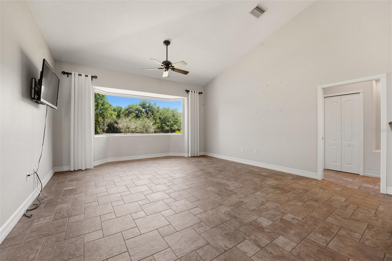 Image 26 of 49 For 7884 Sunny Oaks Drive