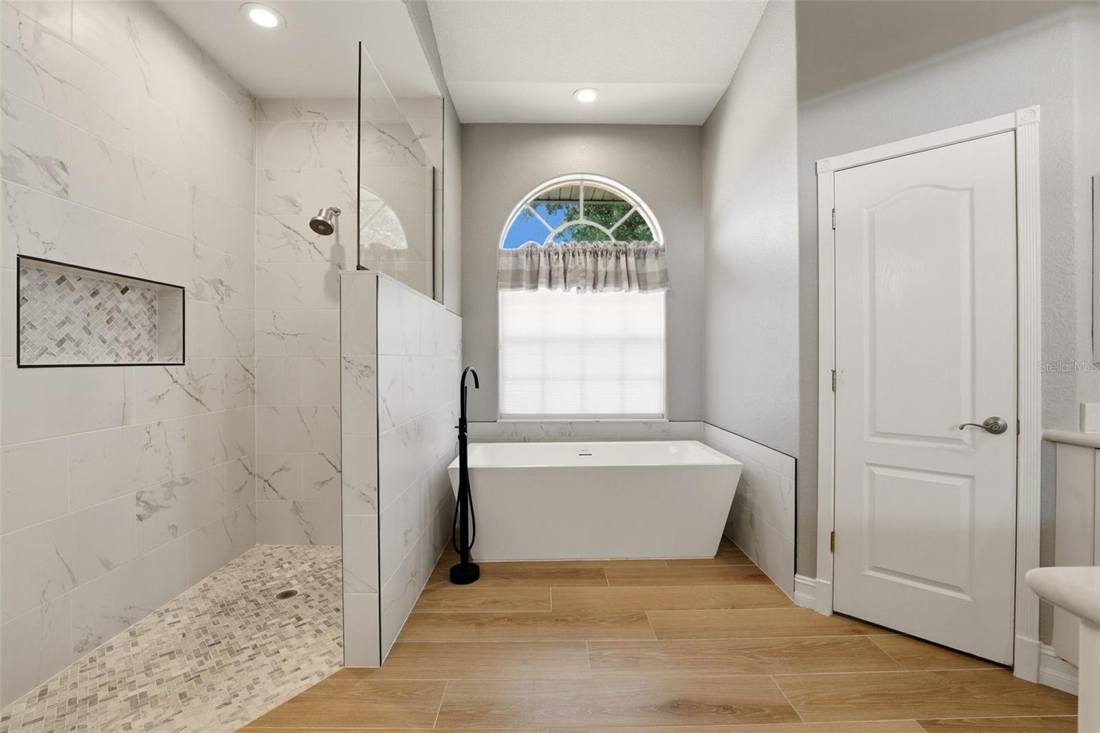 Image 32 of 49 For 7884 Sunny Oaks Drive