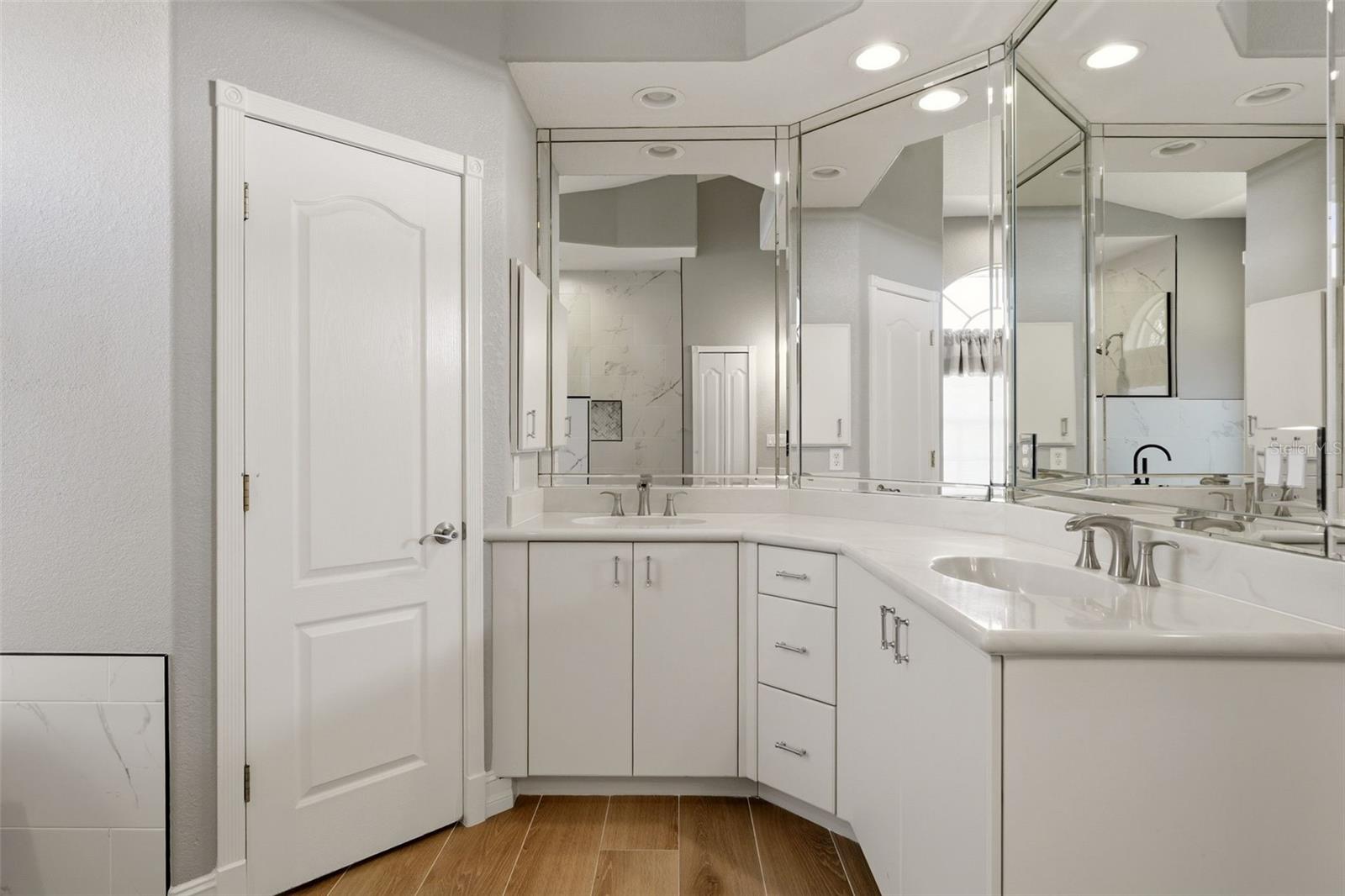 Image 34 of 49 For 7884 Sunny Oaks Drive
