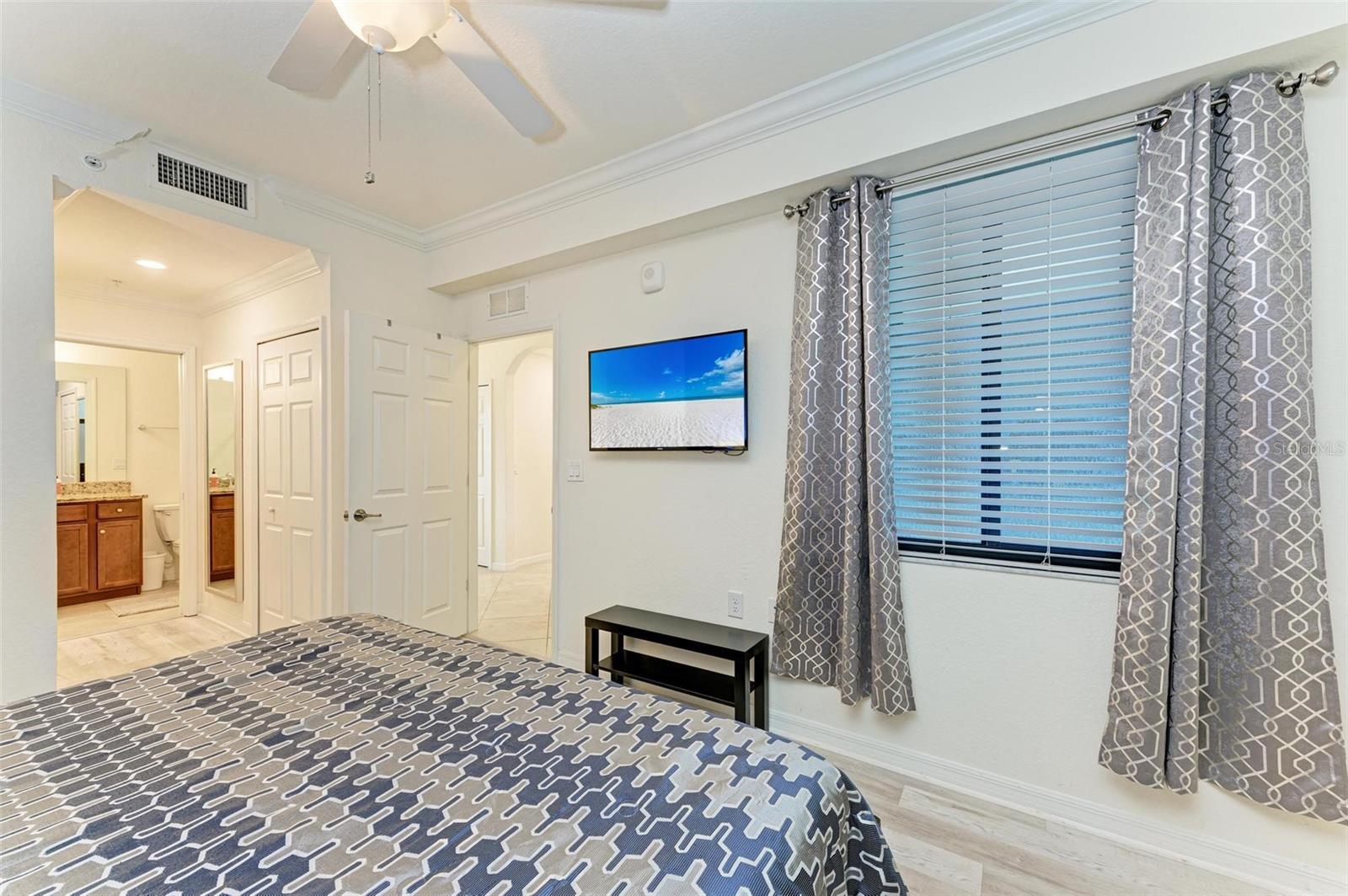 Image 20 of 62 For 16814 Vardon Terrace 103