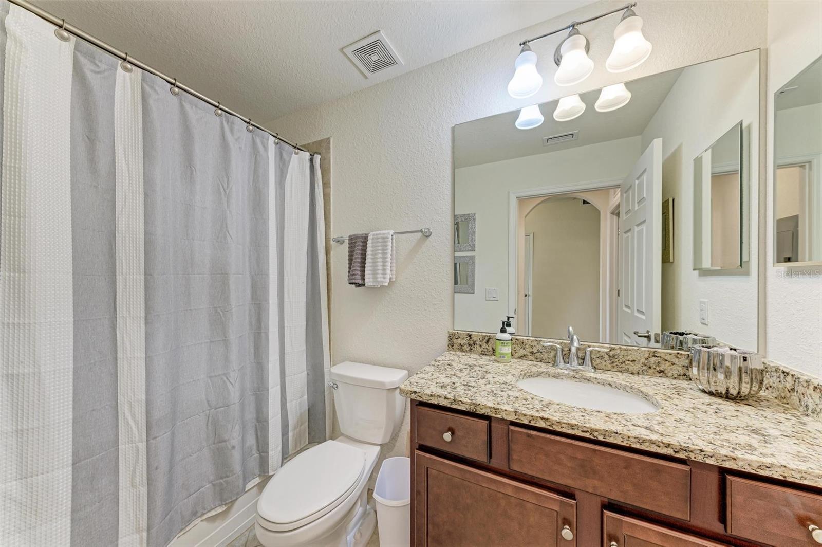 Image 25 of 62 For 16814 Vardon Terrace 103