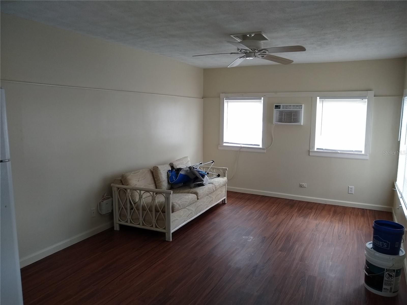 Image 3 of 7 For 205 52nd Avenue Drive W