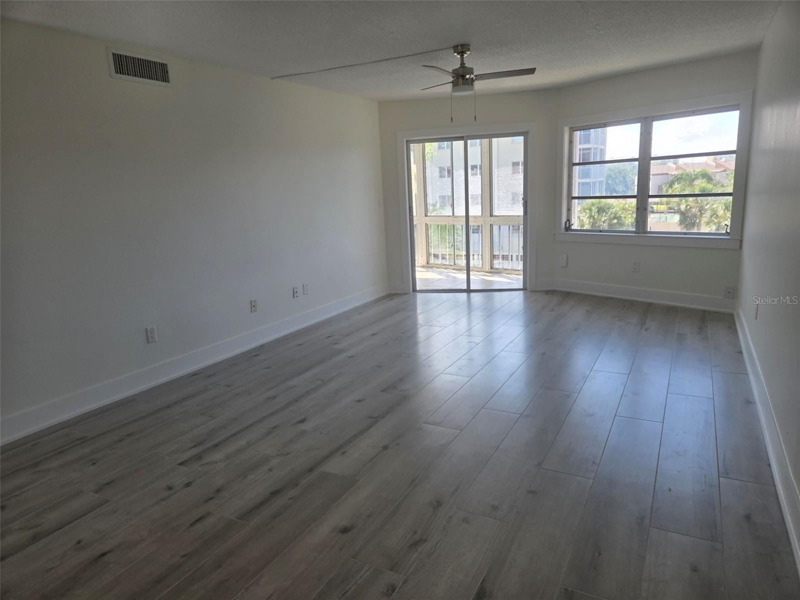 Image 19 of 66 For 1300 Portofino Drive 406