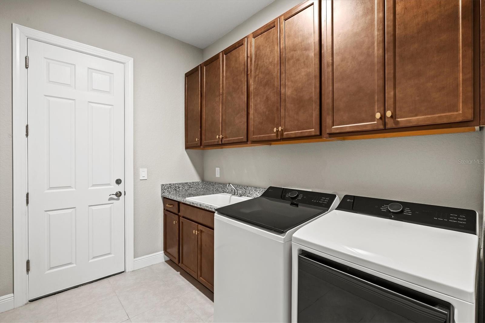 Image 33 of 97 For 1154 Kings Way Drive