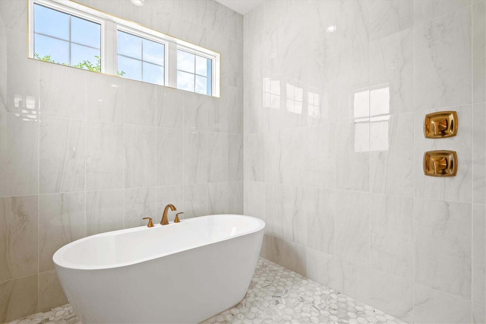Image 48 of 97 For 1154 Kings Way Drive