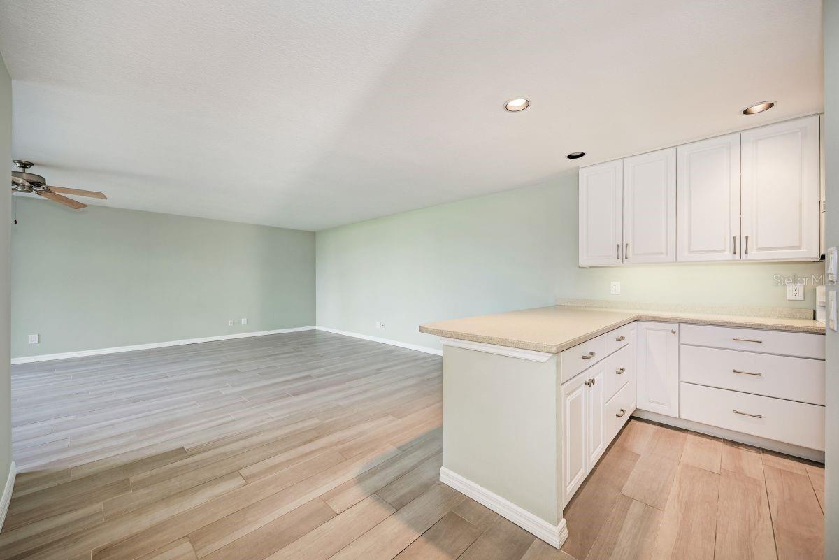 Image 17 of 38 For 4660 Ocean Boulevard G1