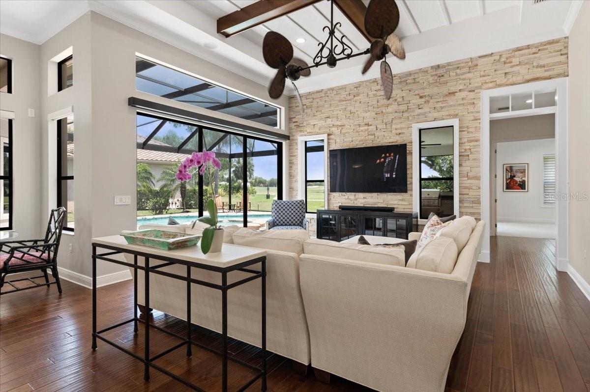 Image 11 of 55 For 7527 Greystone Street