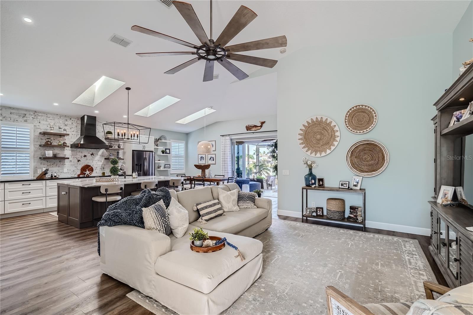 Image 19 of 44 For 11367 Perico Isle Circle
