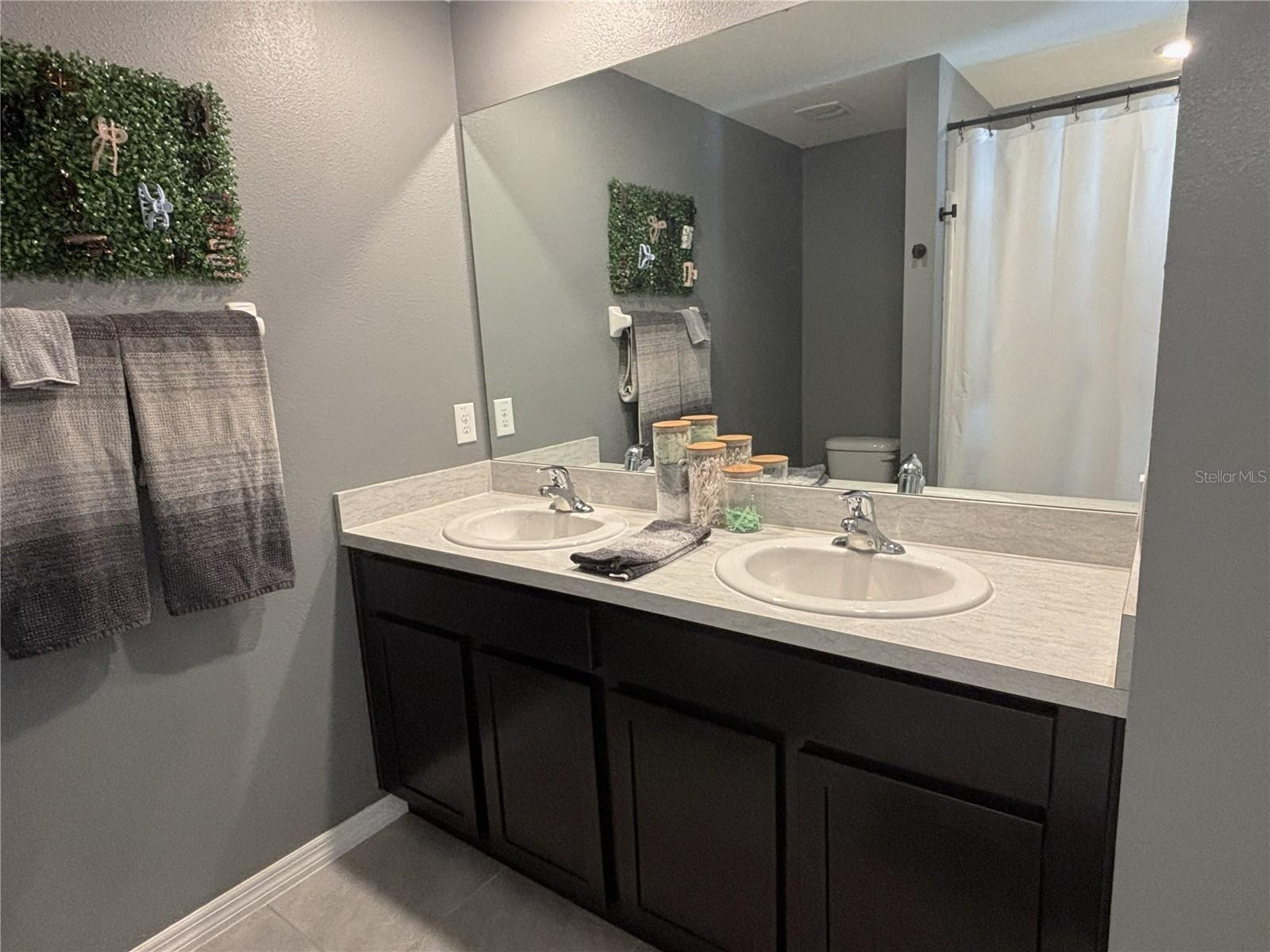 Listing photo id 8 for 16731 Kingman Reef Street