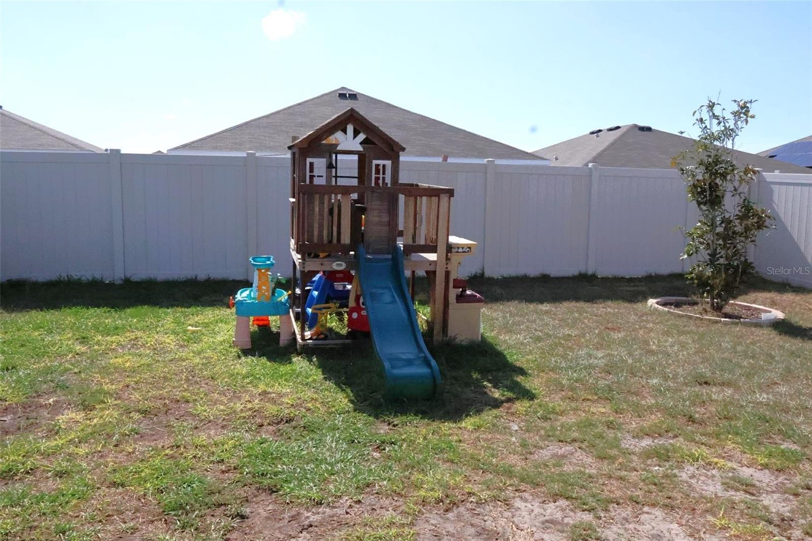 Listing photo id 17 for 16731 Kingman Reef Street