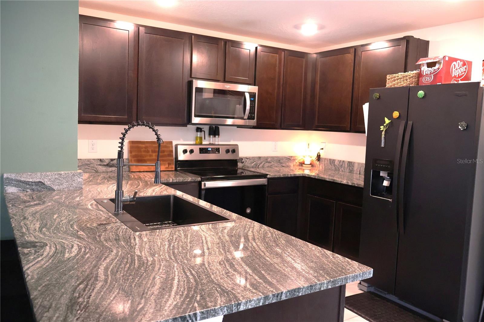 Listing photo id 3 for 16731 Kingman Reef Street
