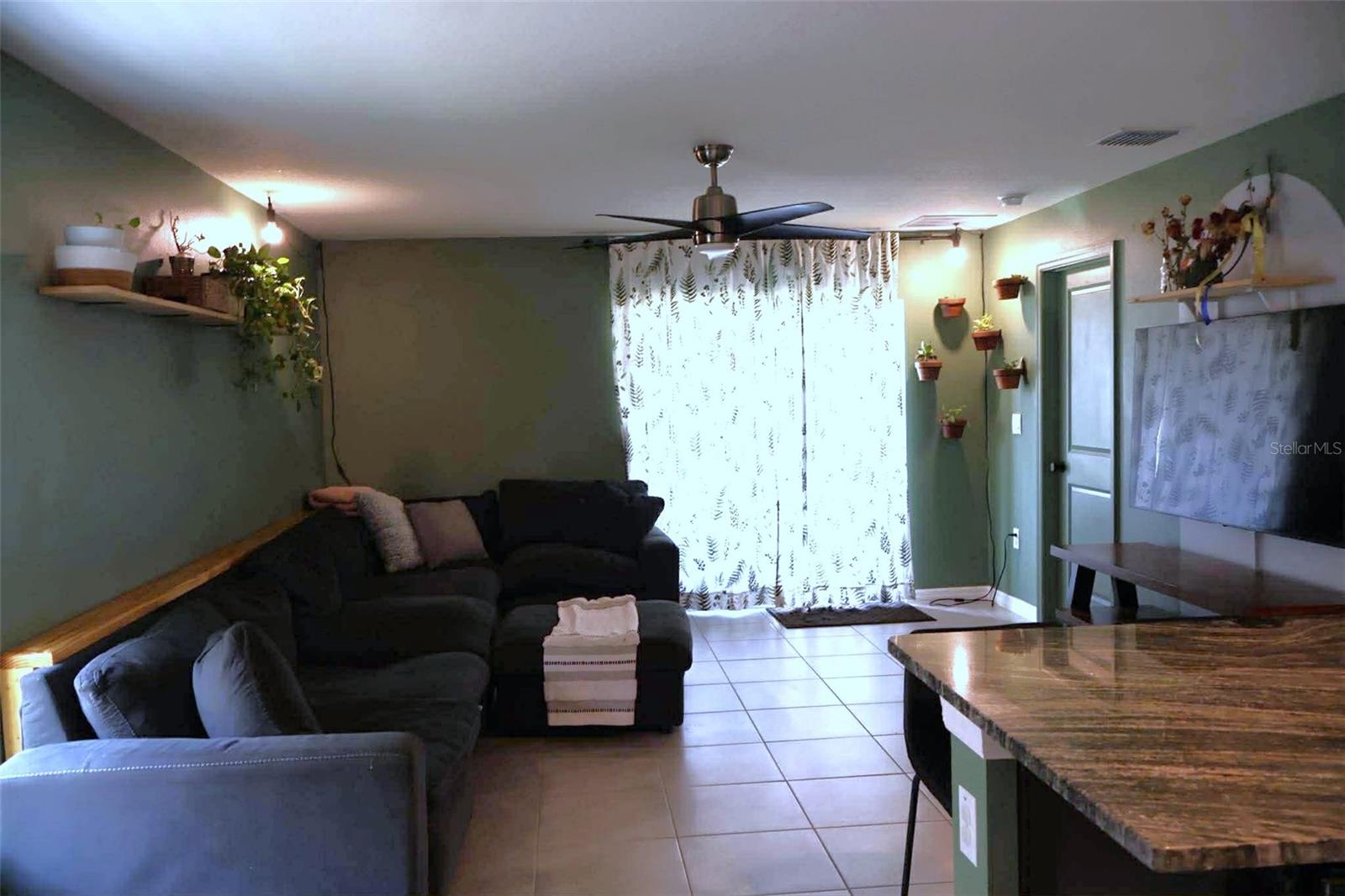 Listing photo id 6 for 16731 Kingman Reef Street