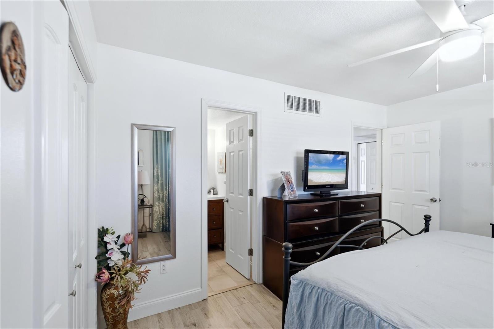 Image 16 of 41 For 7271 Country Club Drive N 122