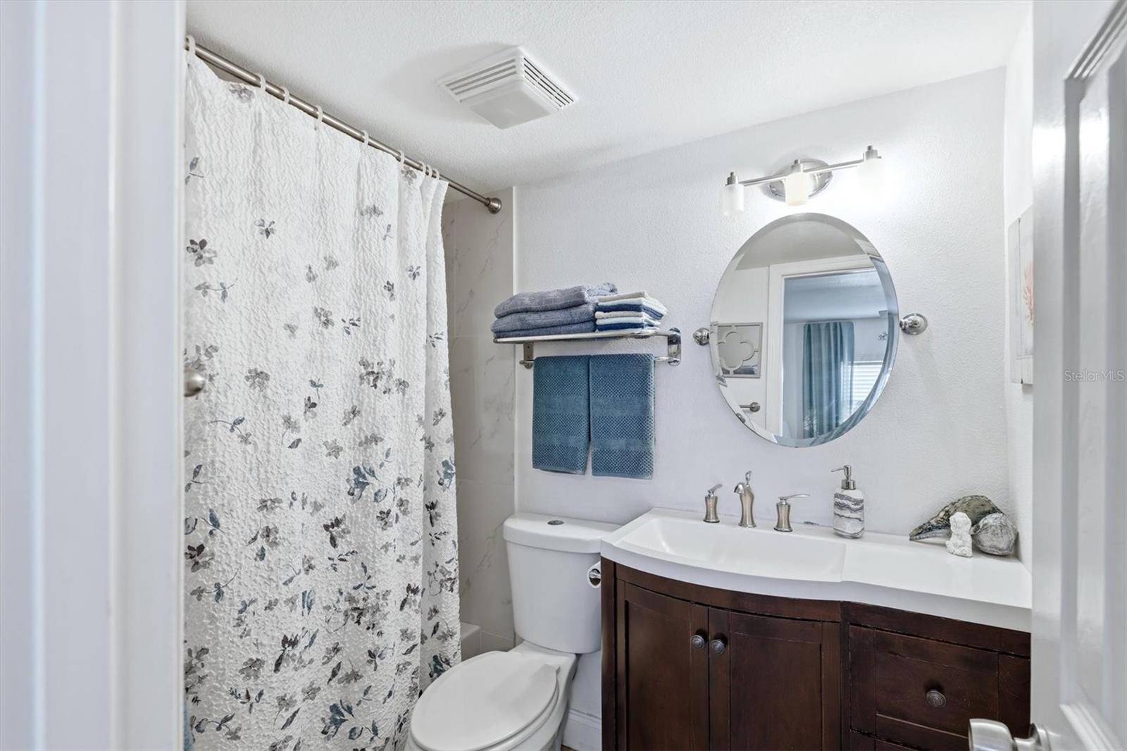 Image 17 of 41 For 7271 Country Club Drive N 122
