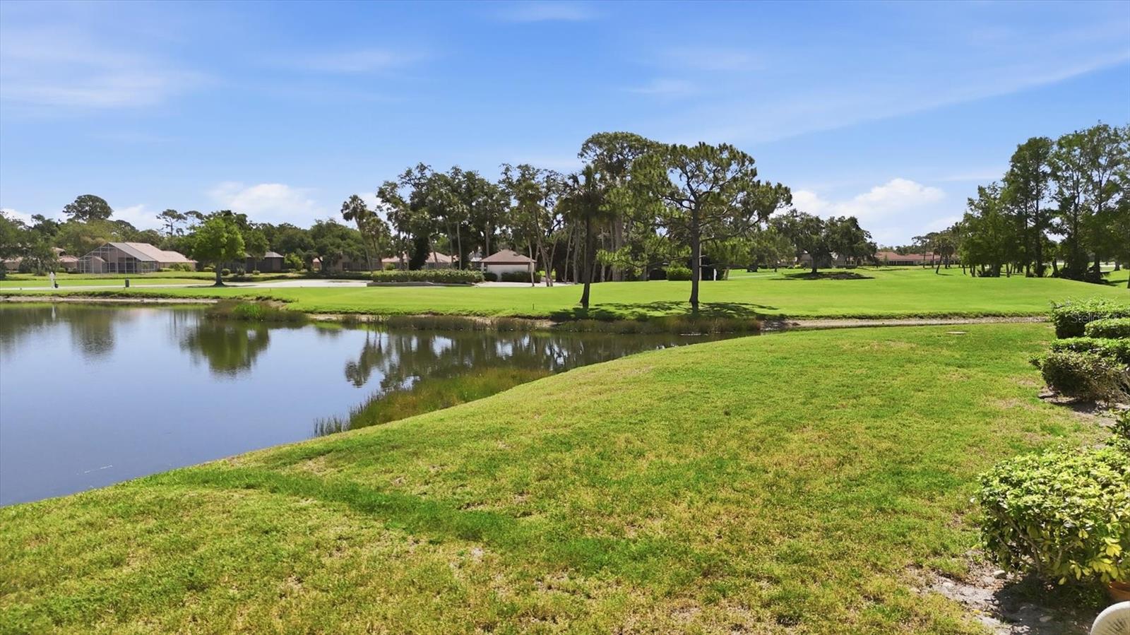 Image 22 of 41 For 7271 Country Club Drive N 122