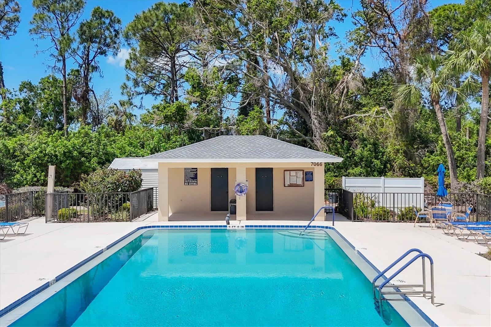 Image 26 of 41 For 7271 Country Club Drive N 122