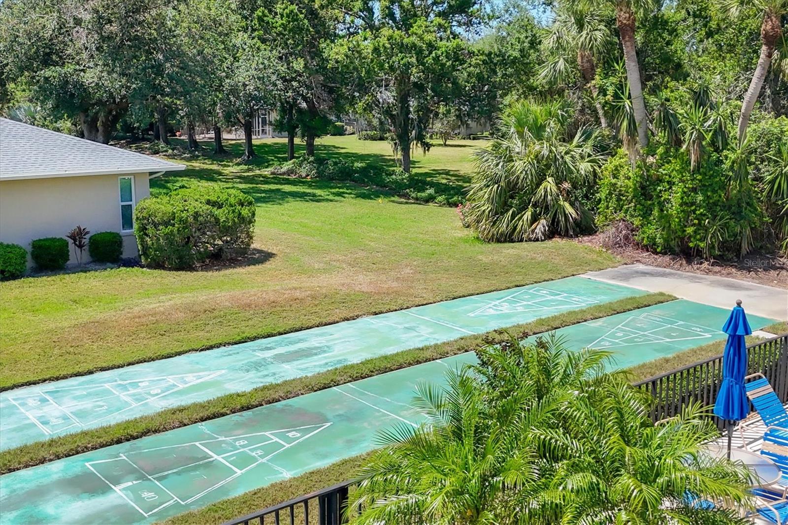 Image 27 of 41 For 7271 Country Club Drive N 122