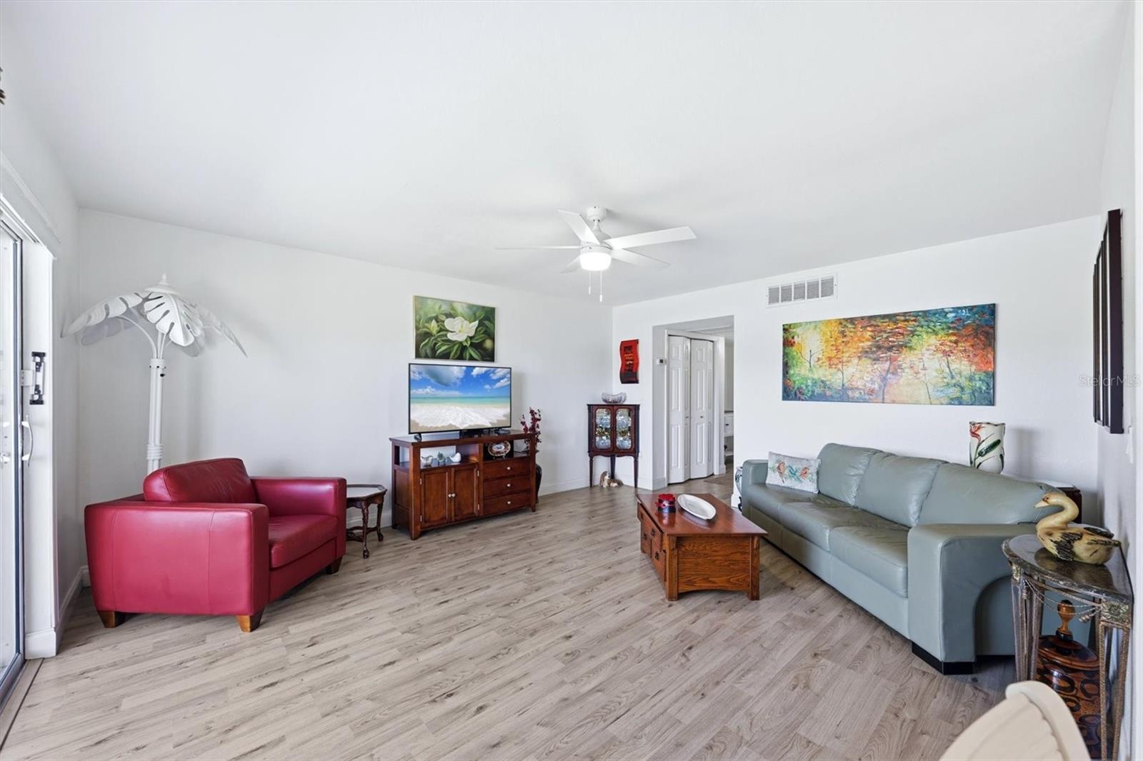 Image 6 of 41 For 7271 Country Club Drive N 122