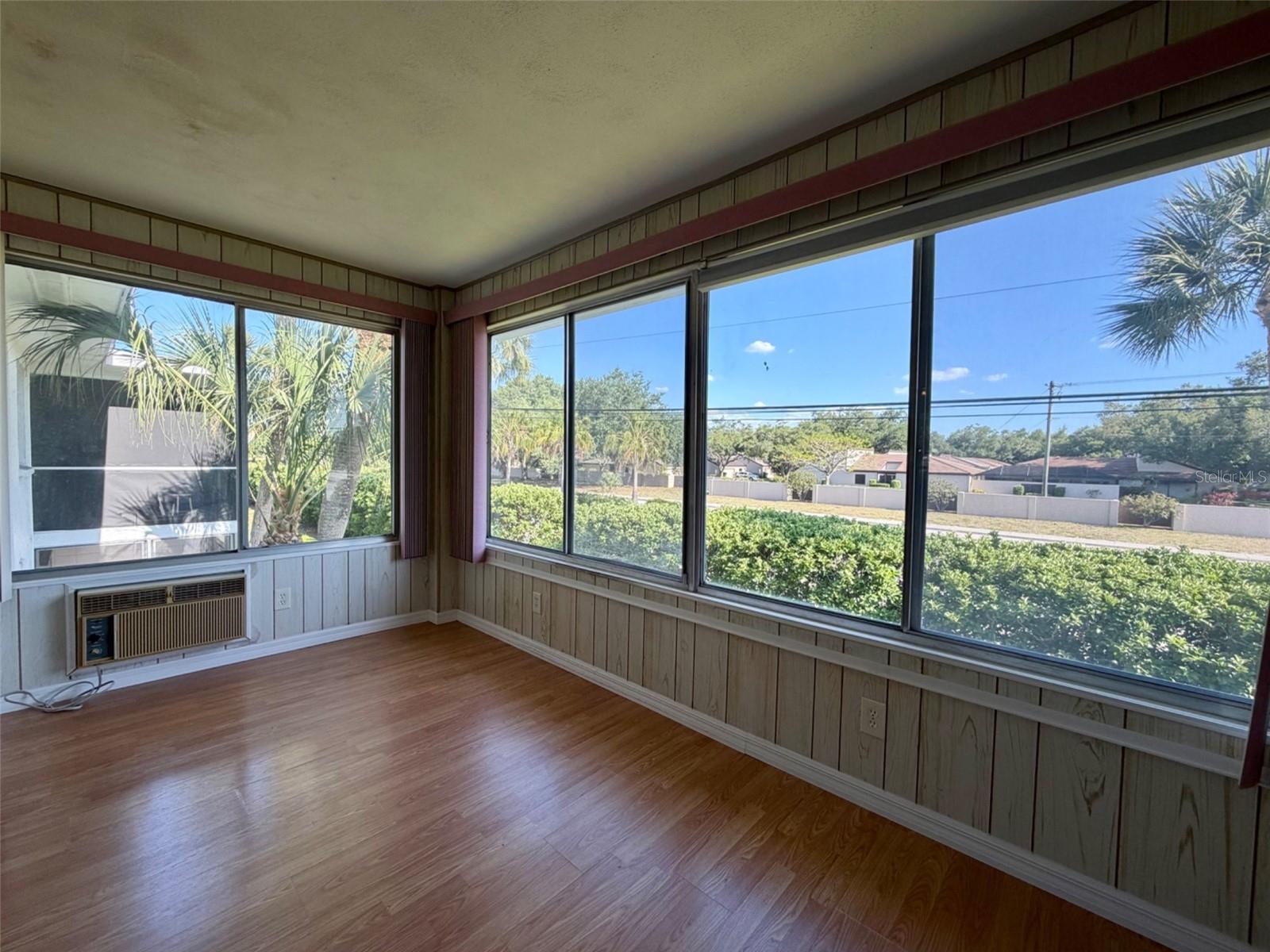Image 10 of 26 For 3900 Roxane Boulevard 11b
