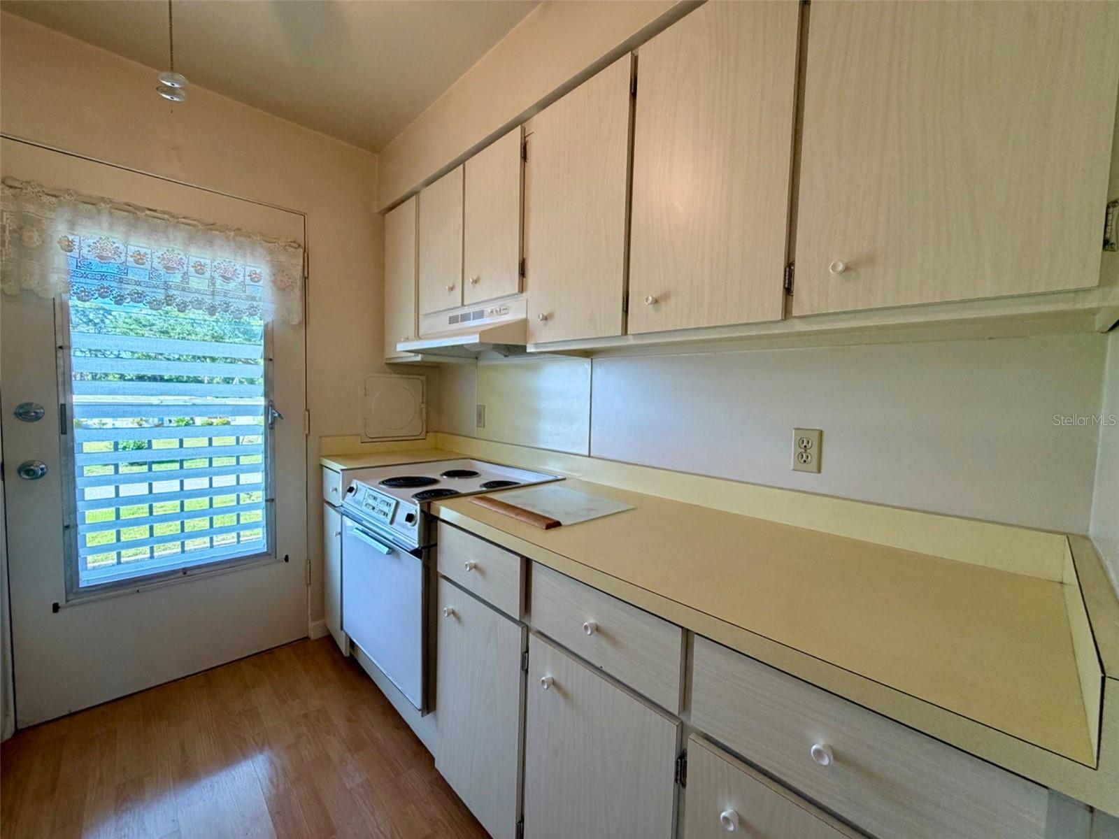 Image 11 of 26 For 3900 Roxane Boulevard 11b