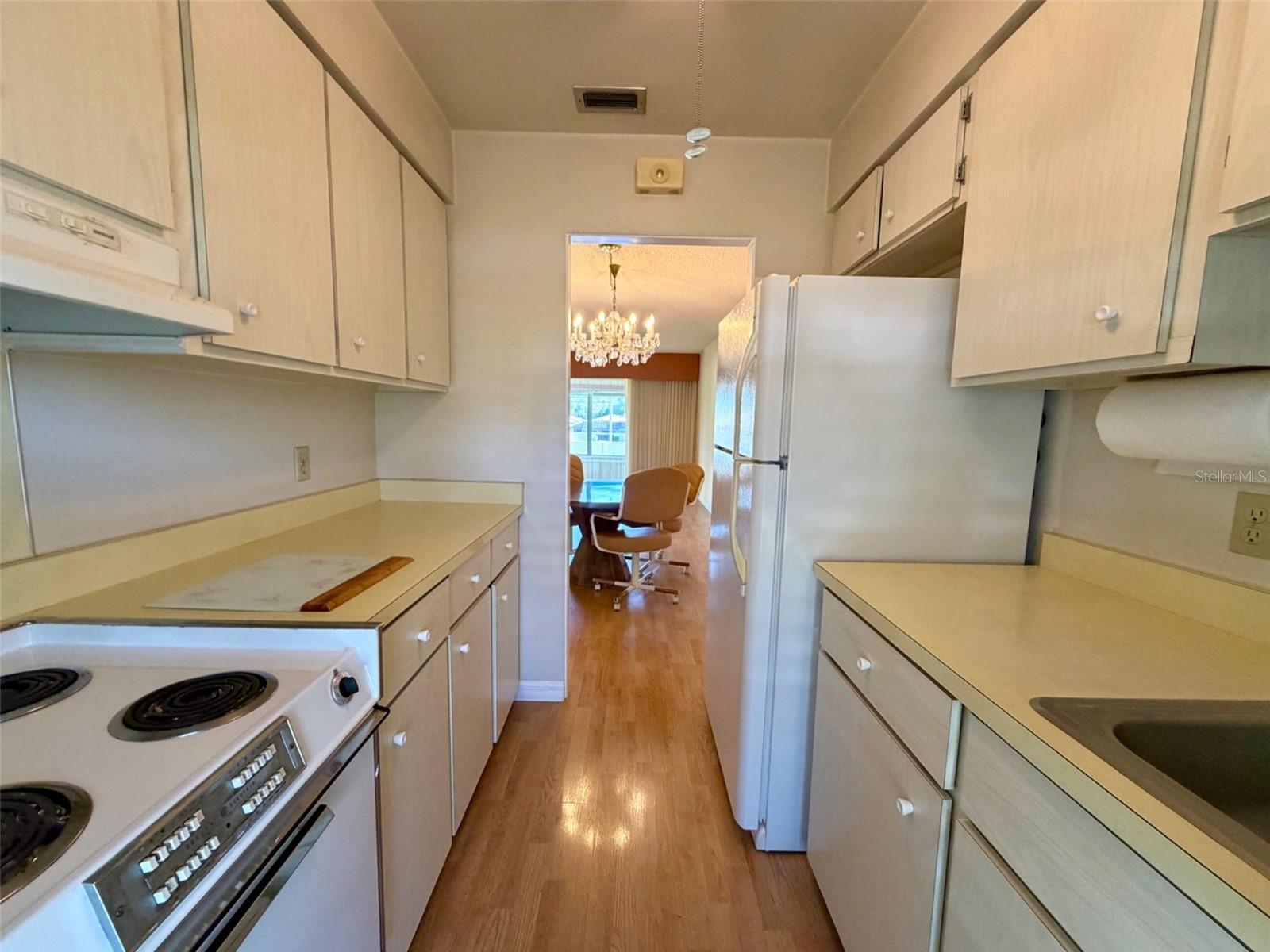 Image 14 of 26 For 3900 Roxane Boulevard 11b