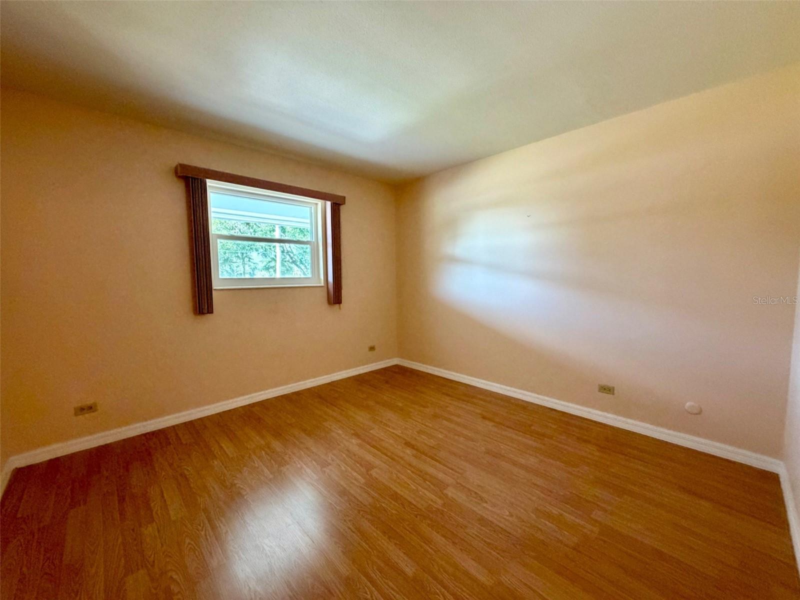 Image 19 of 26 For 3900 Roxane Boulevard 11b