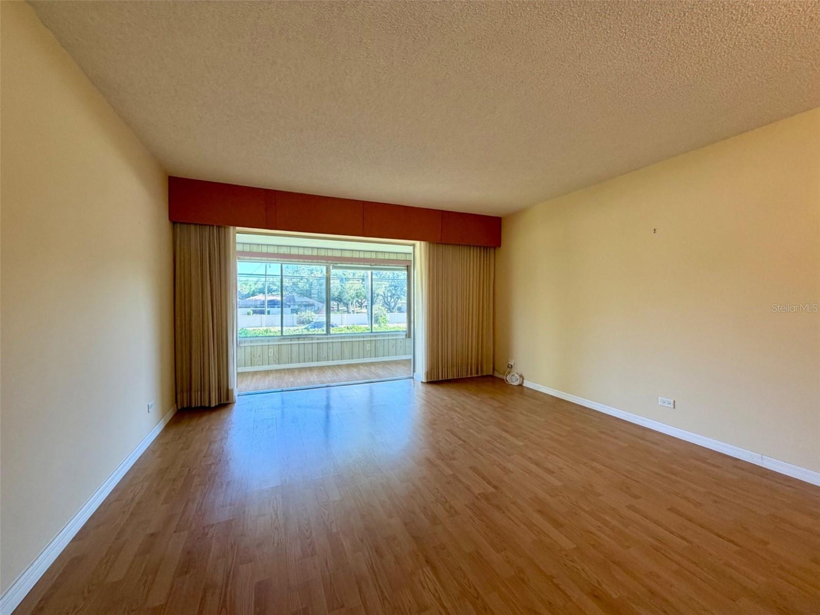 Image 6 of 26 For 3900 Roxane Boulevard 11b