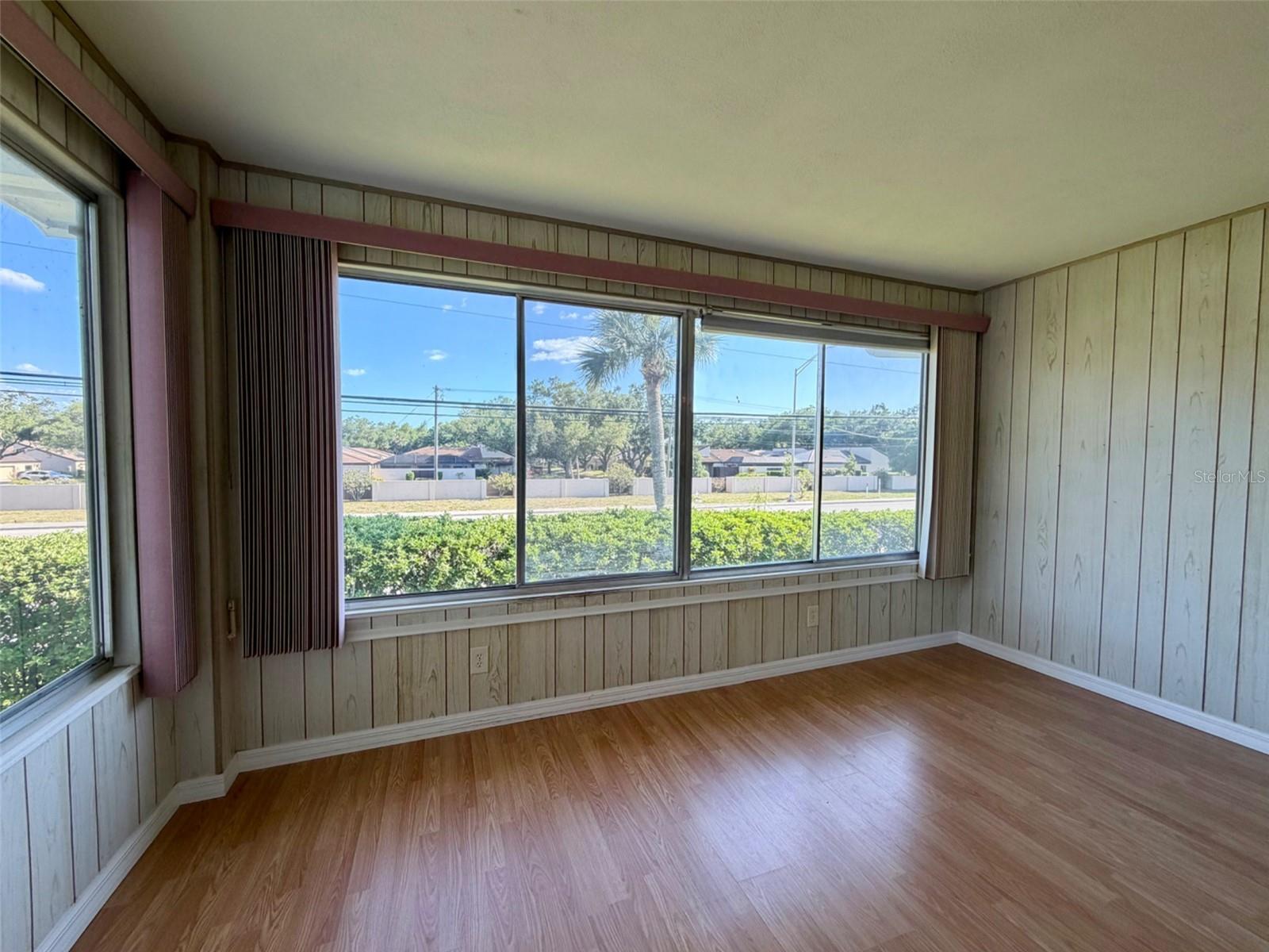 Image 9 of 26 For 3900 Roxane Boulevard 11b