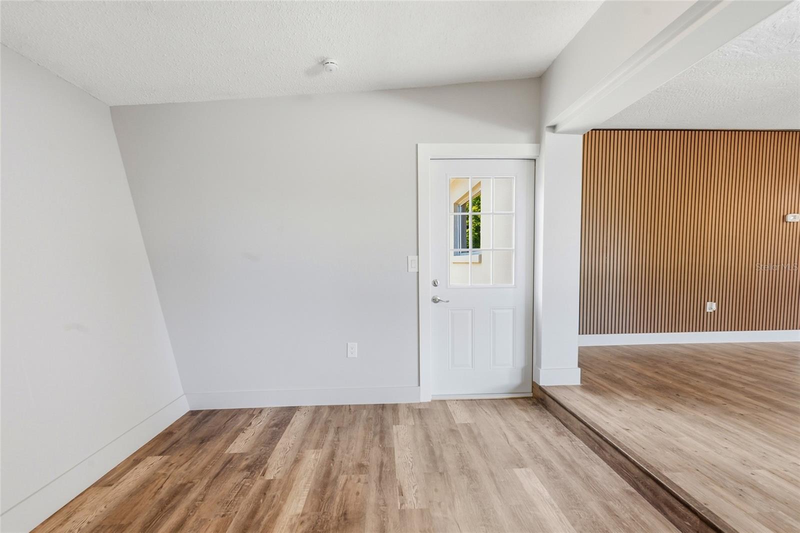Image 11 of 33 For 2827 22nd Street W