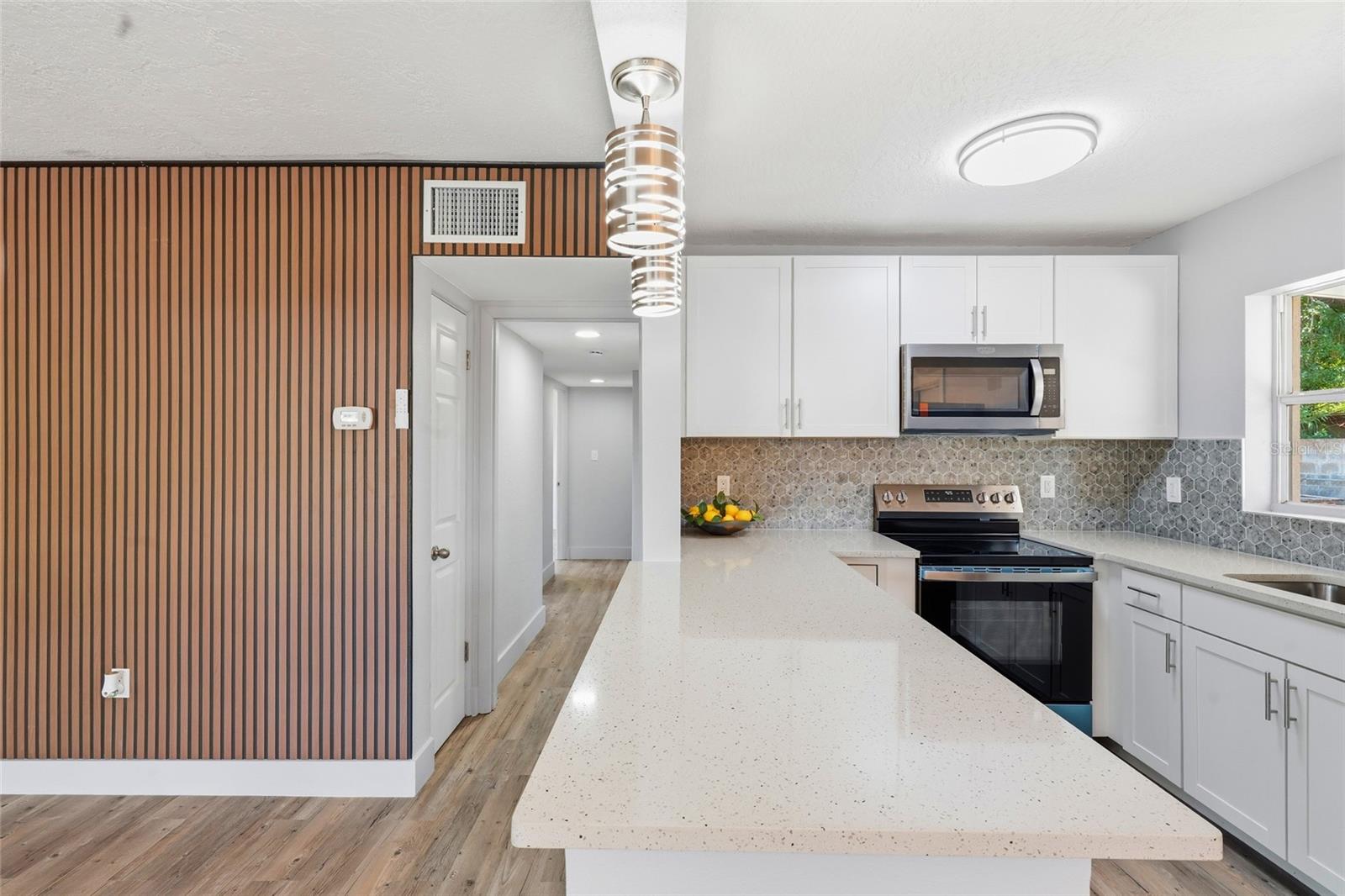 Image 13 of 33 For 2827 22nd Street W