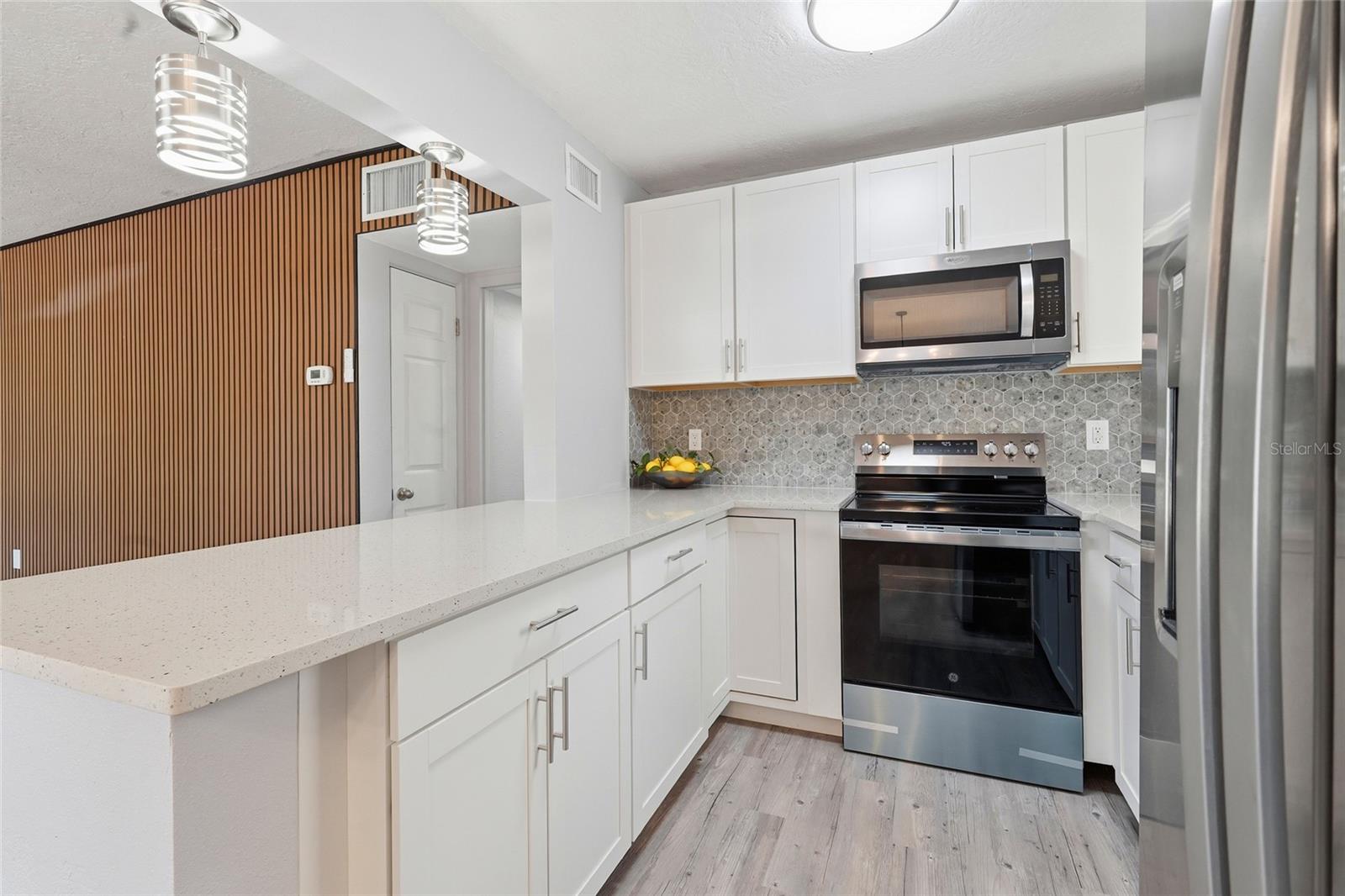 Image 3 of 33 For 2827 22nd Street W