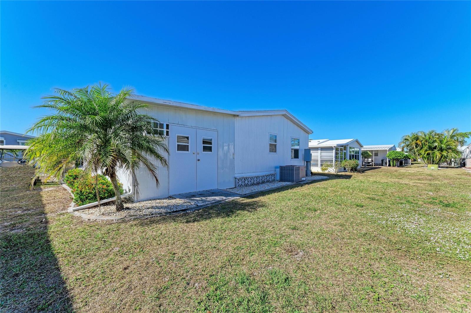 Image 18 of 75 For 8 Buena Vista Avenue