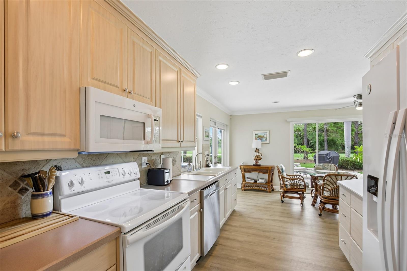 Image 9 of 33 For 530 Magellan Drive