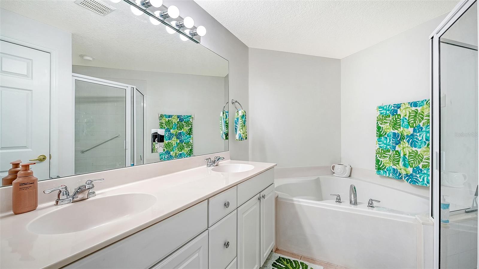 Image 19 of 49 For 4469 Cinnamon Drive 2505