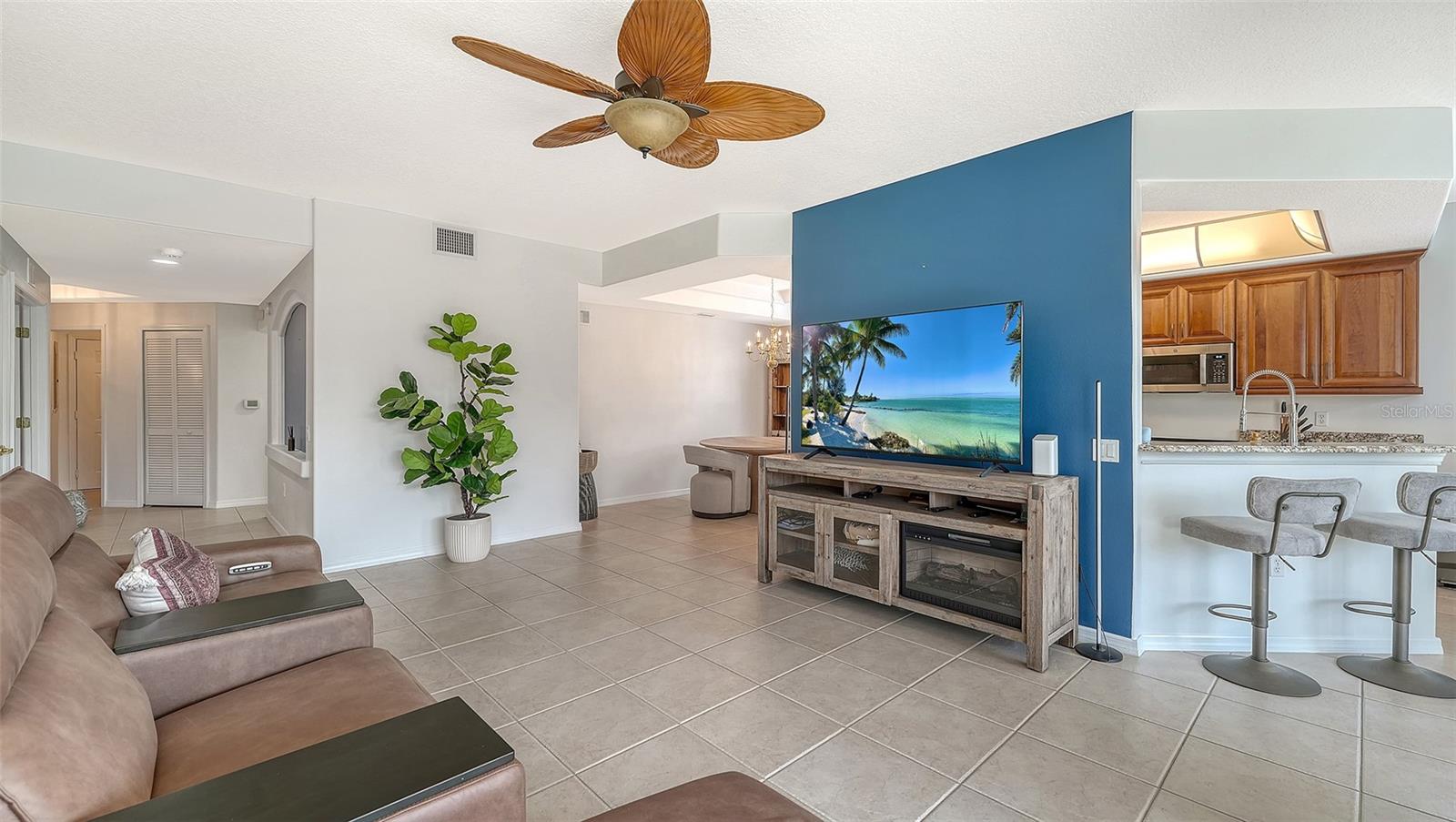 Image 4 of 49 For 4469 Cinnamon Drive 2505