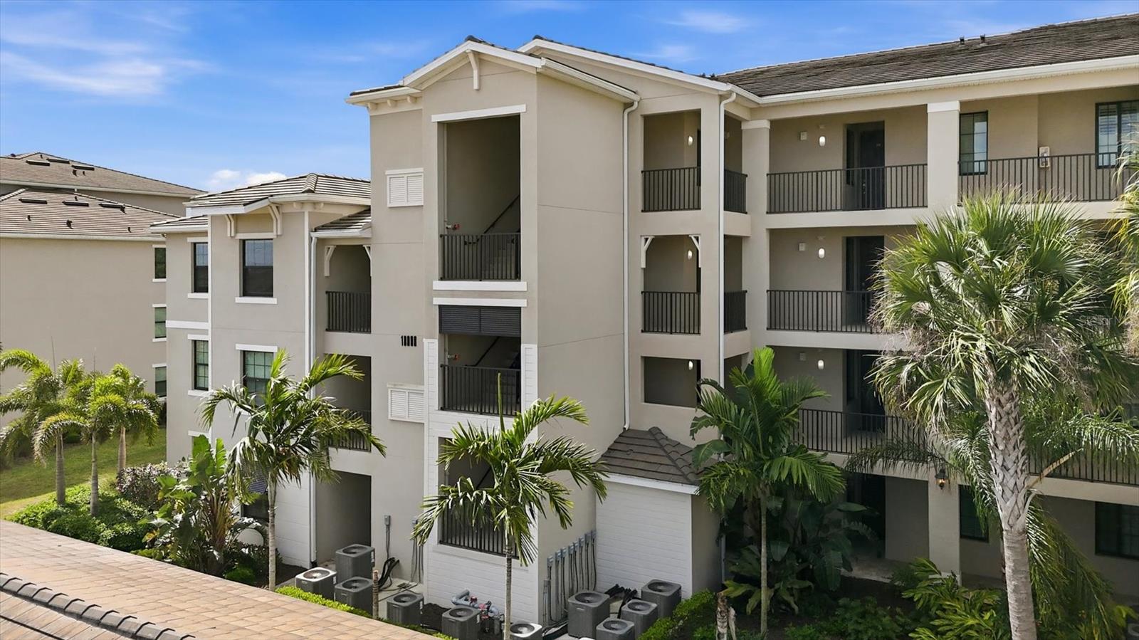Image 4 of 78 For 18008 Gawthrop Drive 401