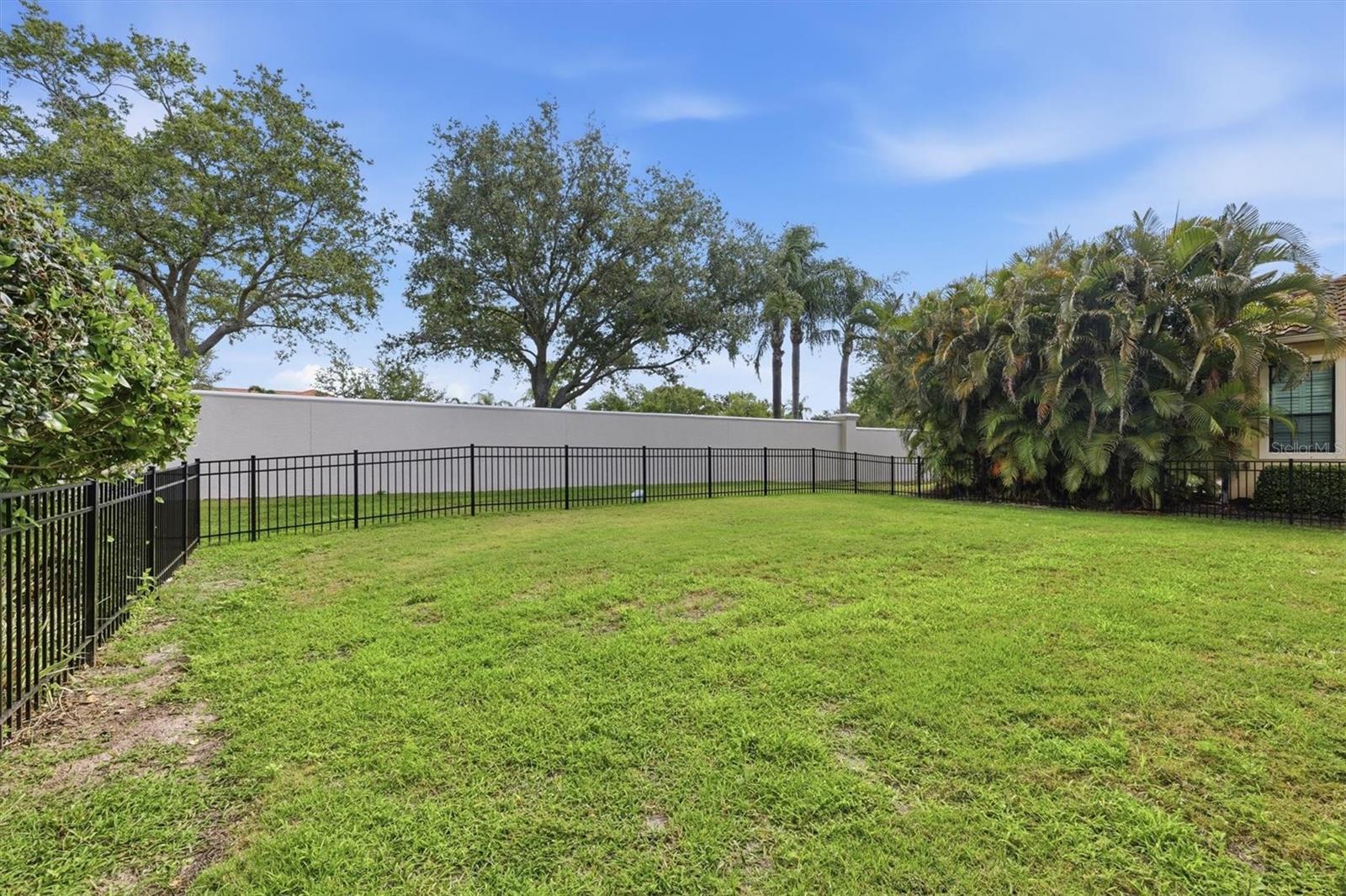 Image 32 of 40 For 5515 Title Row Drive