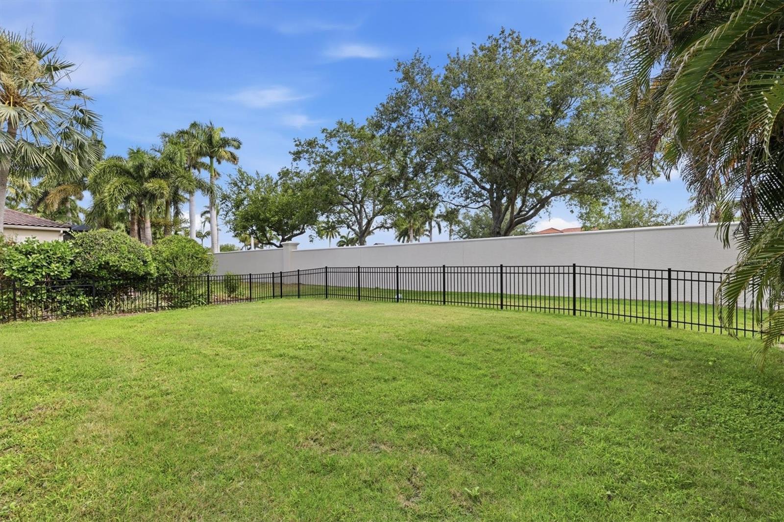 Image 33 of 40 For 5515 Title Row Drive