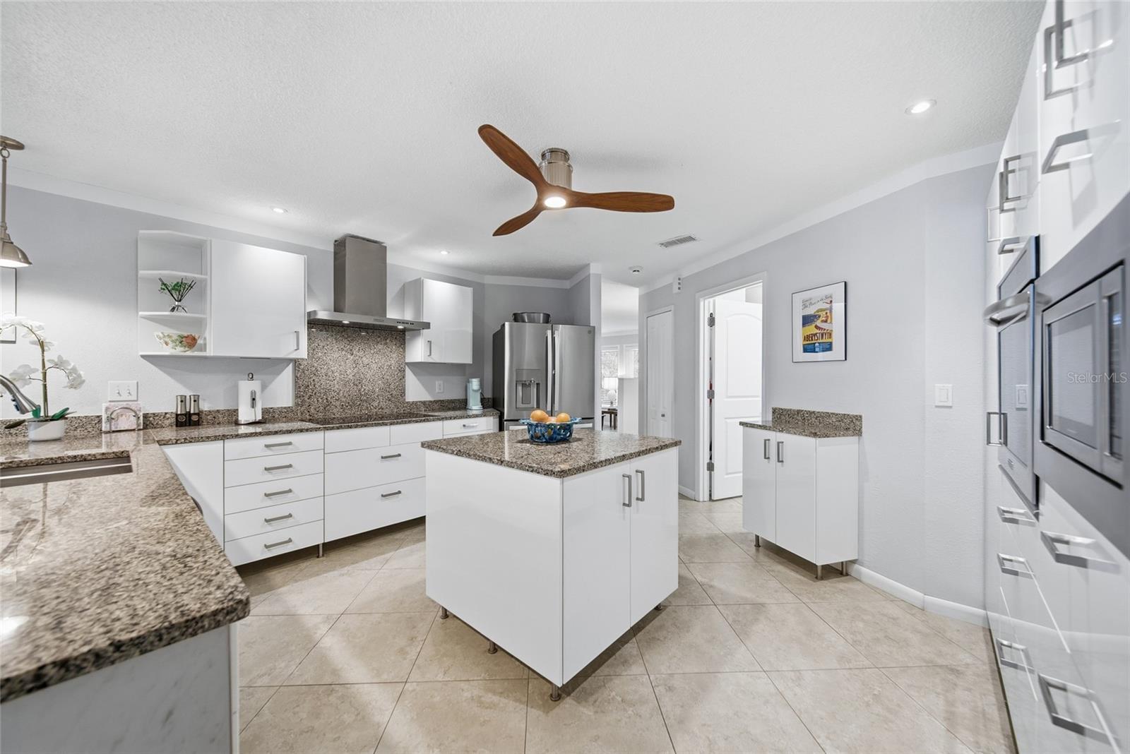 Listing photo id 13 for 8304 12th Avenue Drive Nw