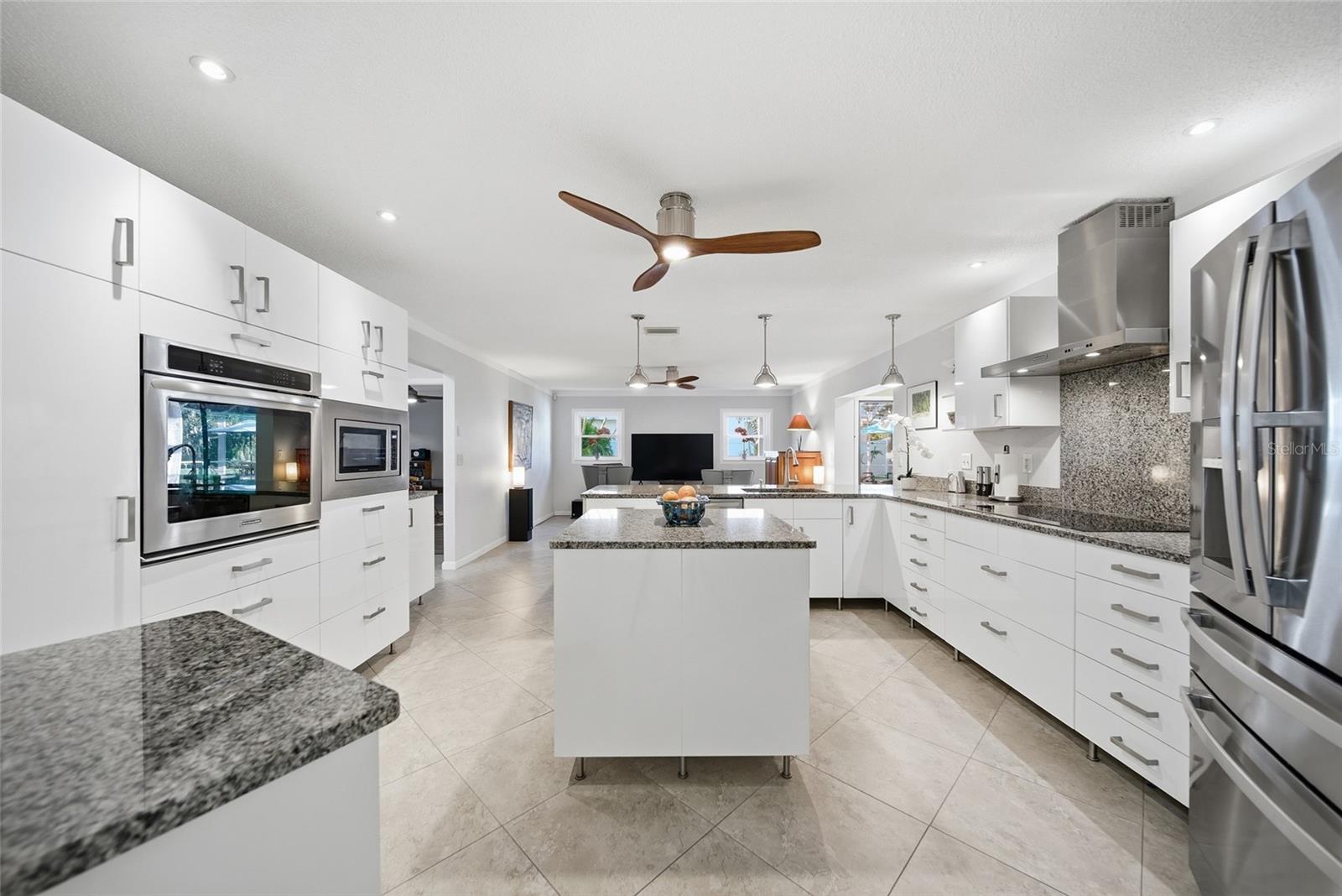 Listing photo id 14 for 8304 12th Avenue Drive Nw