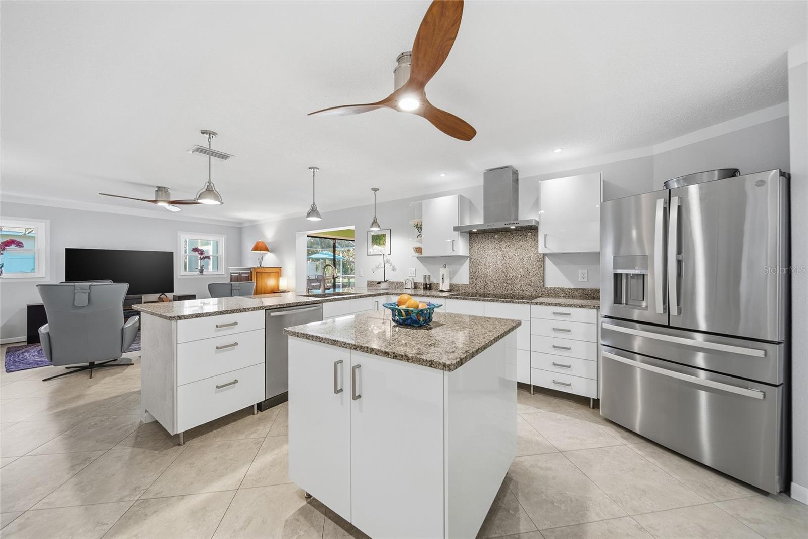 Listing photo id 15 for 8304 12th Avenue Drive Nw