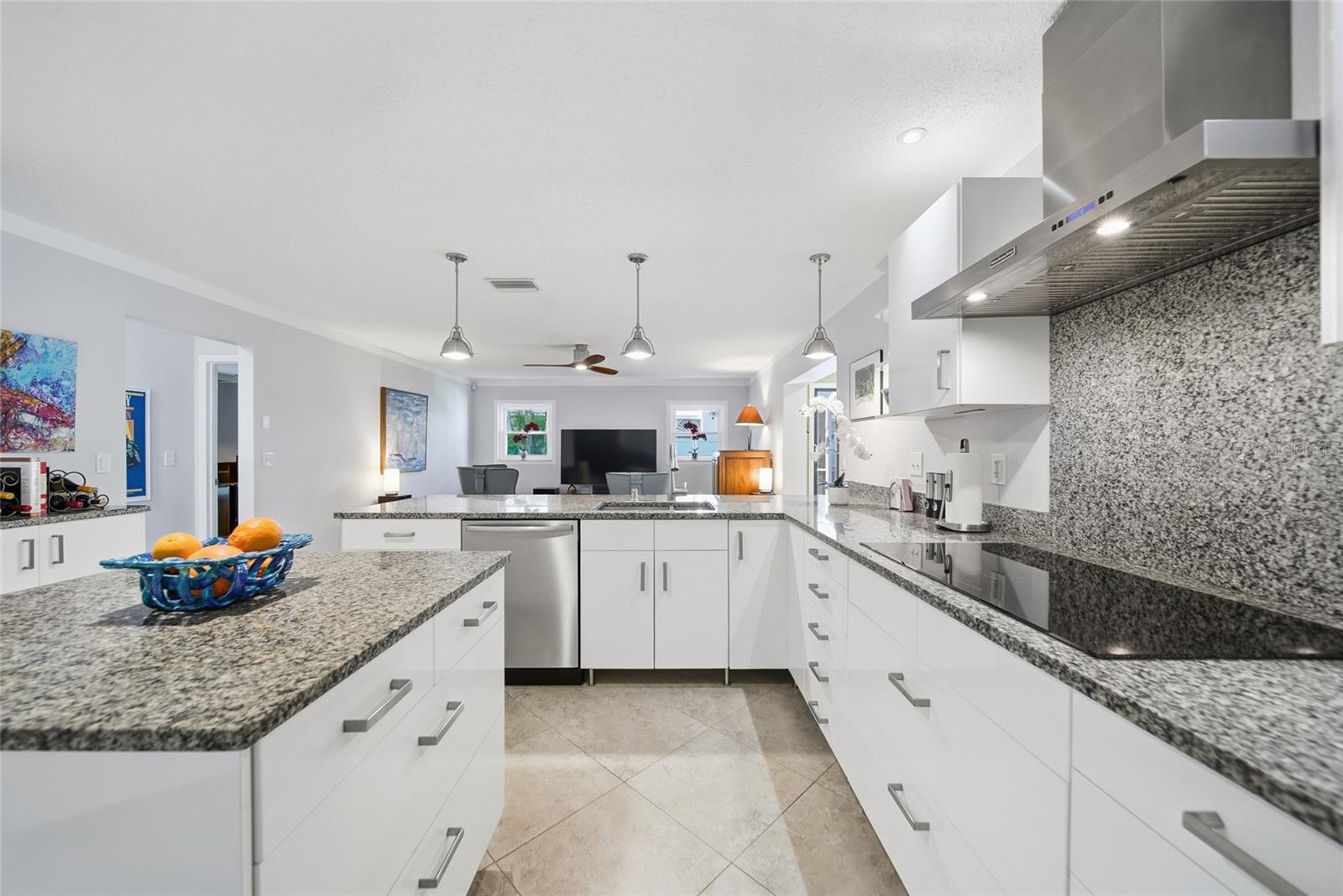 Listing photo id 16 for 8304 12th Avenue Drive Nw