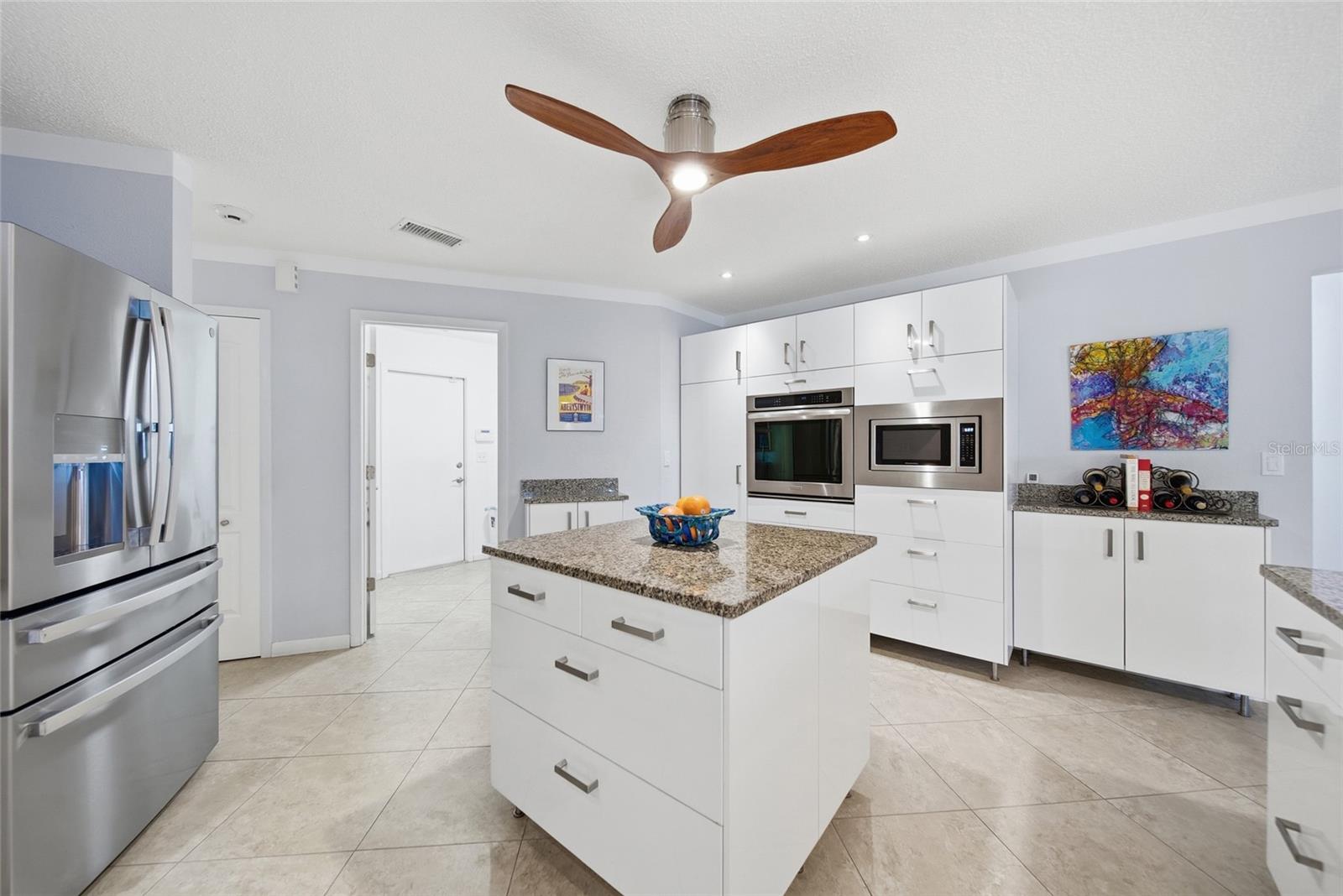 Listing photo id 17 for 8304 12th Avenue Drive Nw
