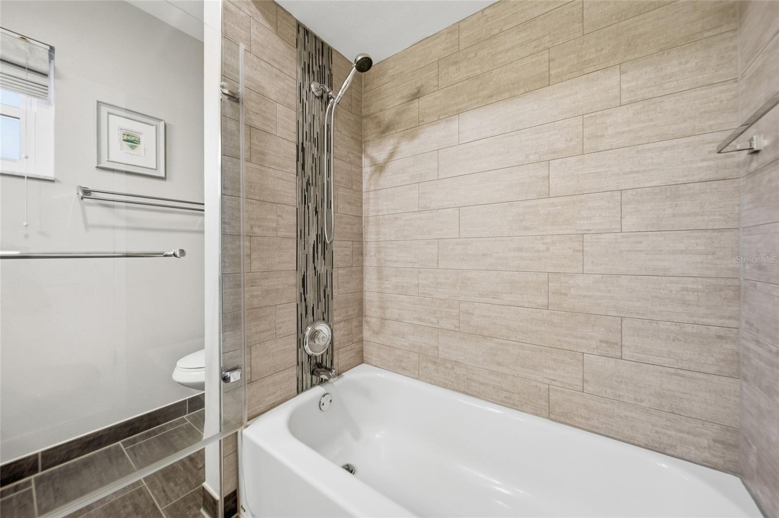 Listing photo id 21 for 8304 12th Avenue Drive Nw