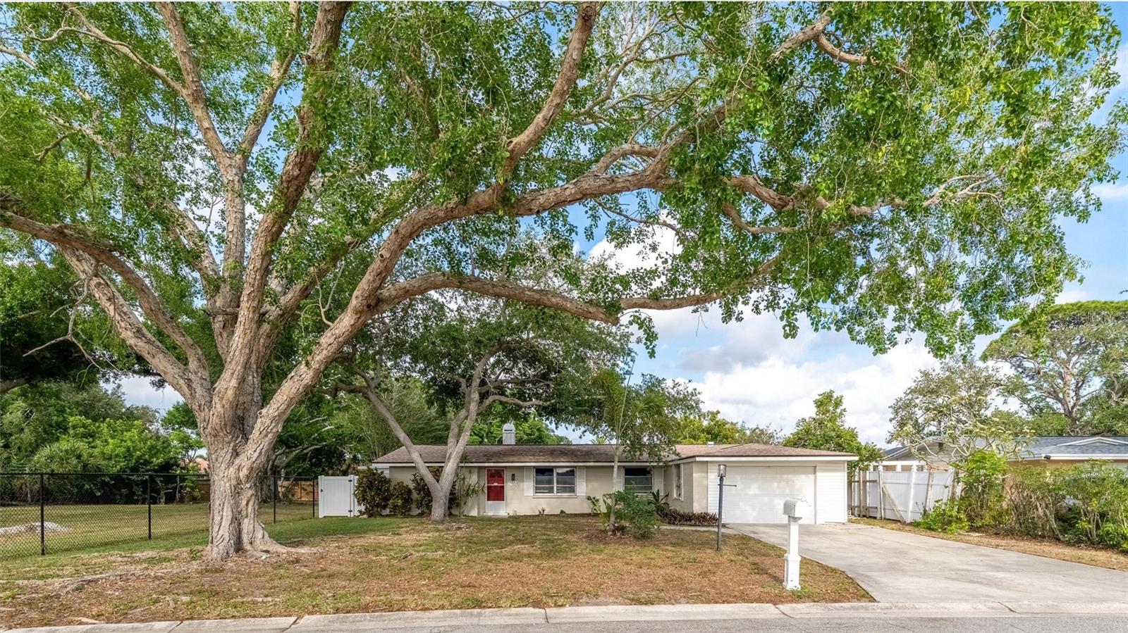 Image 4 of 40 For 7464 Cass Circle