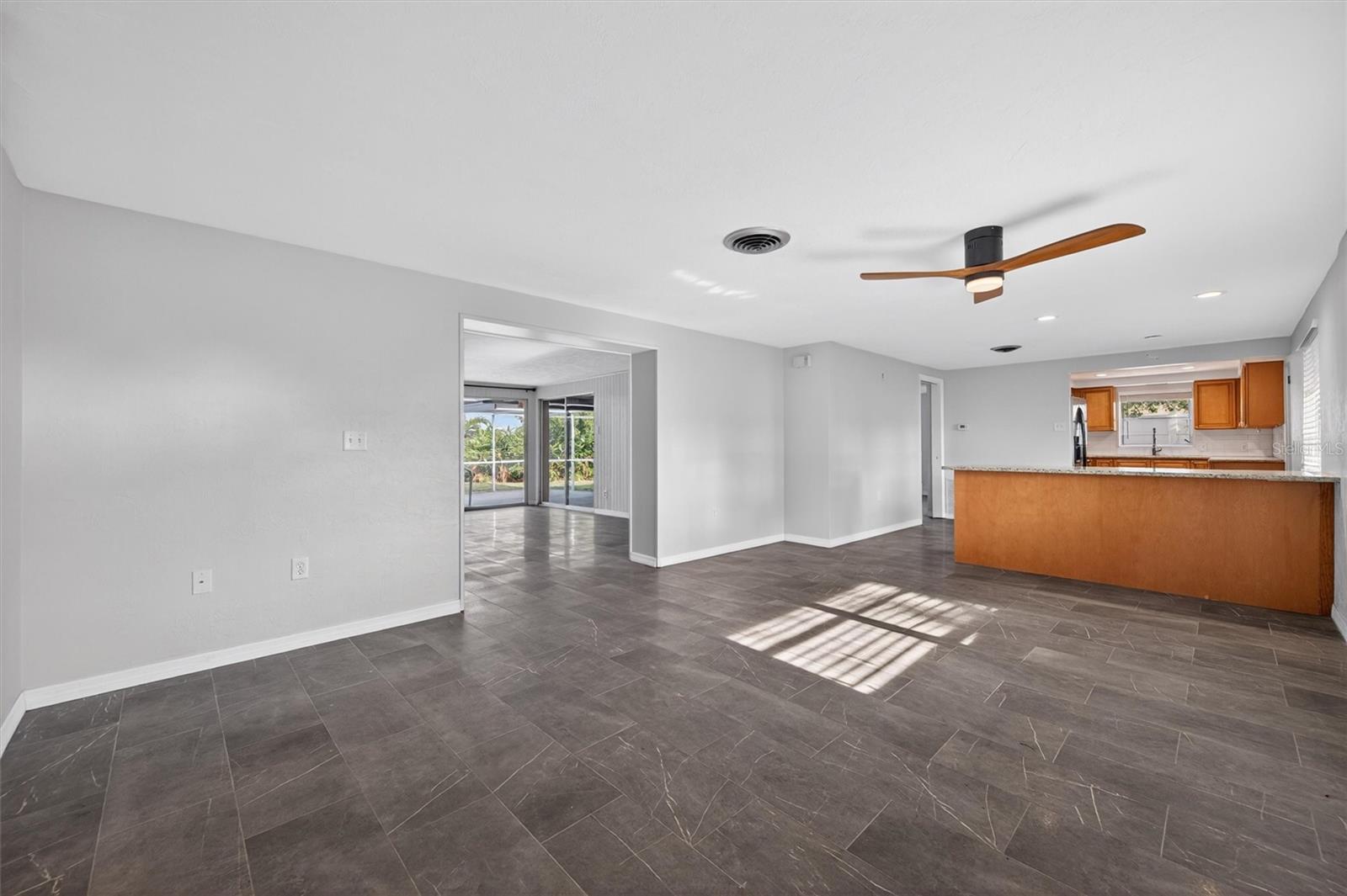Image 6 of 40 For 7464 Cass Circle