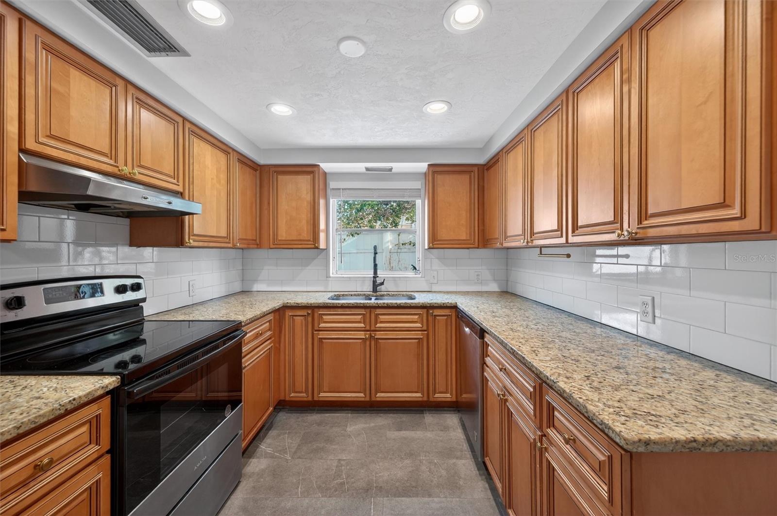 Image 8 of 40 For 7464 Cass Circle