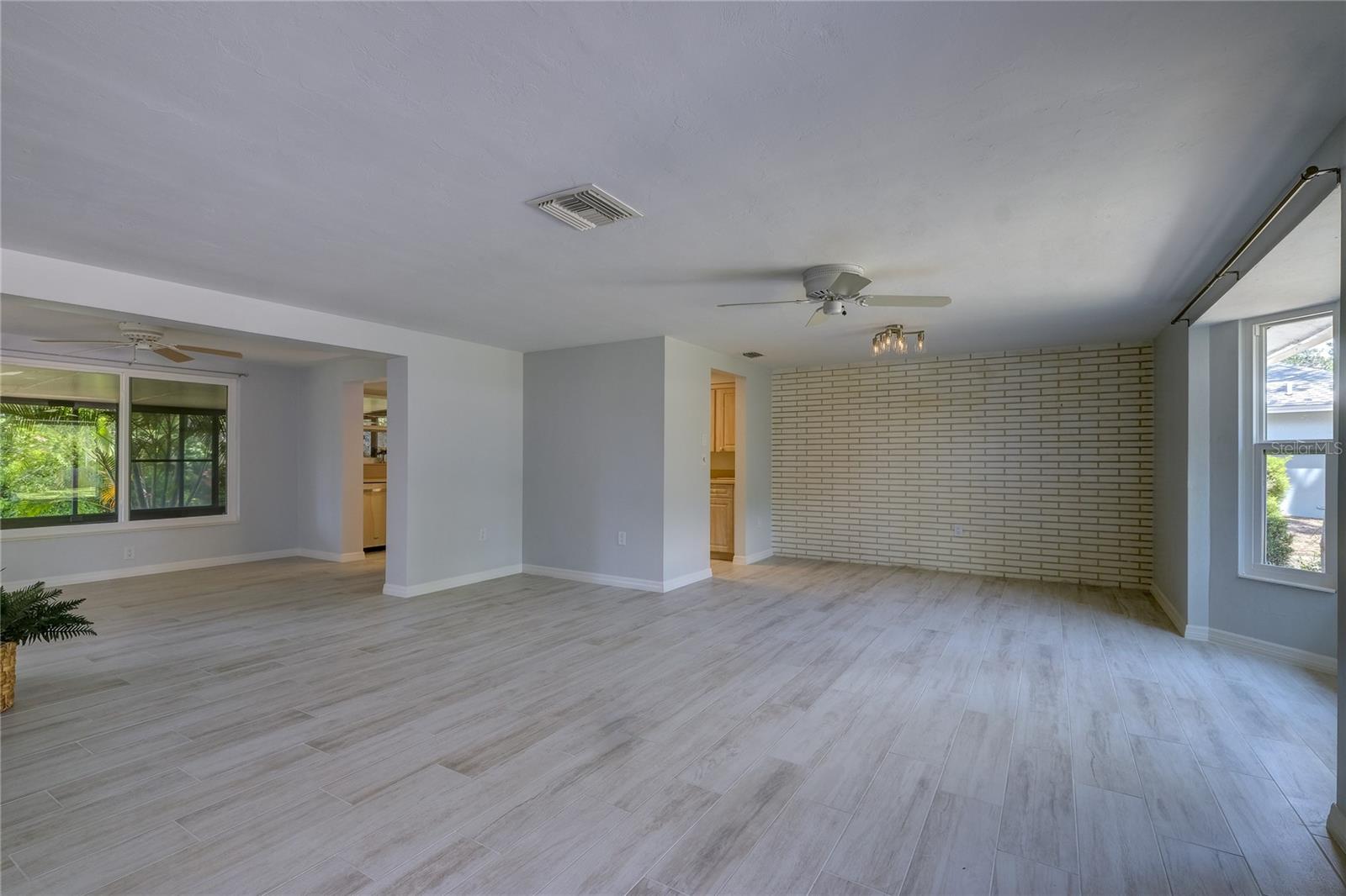 Image 4 of 40 For 3024 Chase Circle