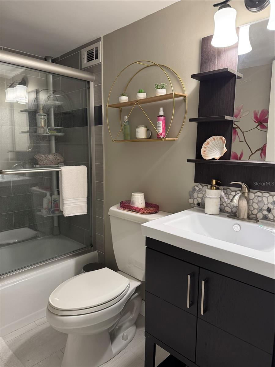 Image 18 of 22 For 33 Gulfstream Avenue 409